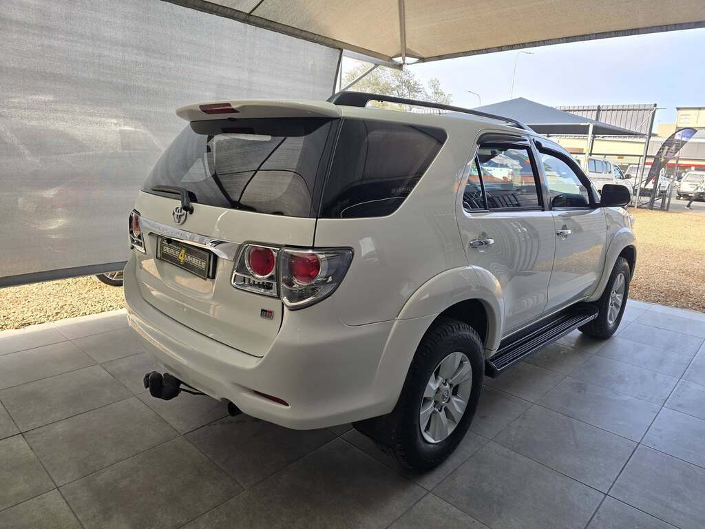2014 TOYOTA FORTUNER 2.5D-4D RB A/T