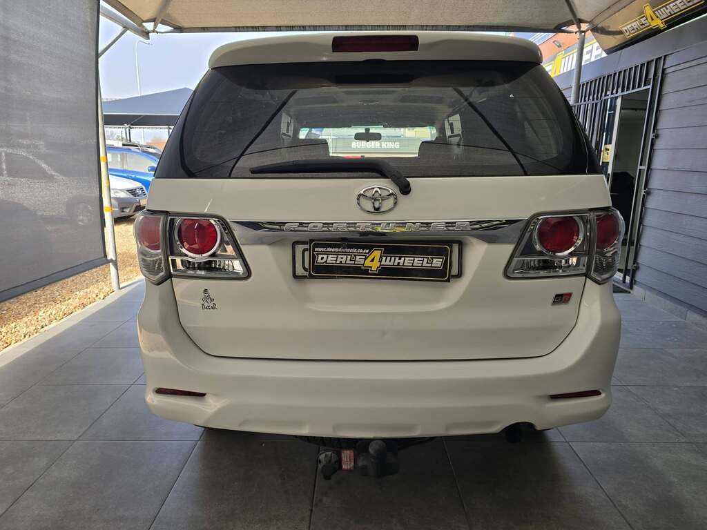 2014 TOYOTA FORTUNER 2.5D-4D RB A/T
