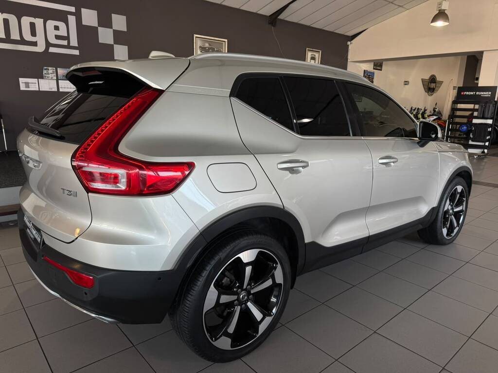 2019 VOLVO XC40 T3 INSCRIPTION