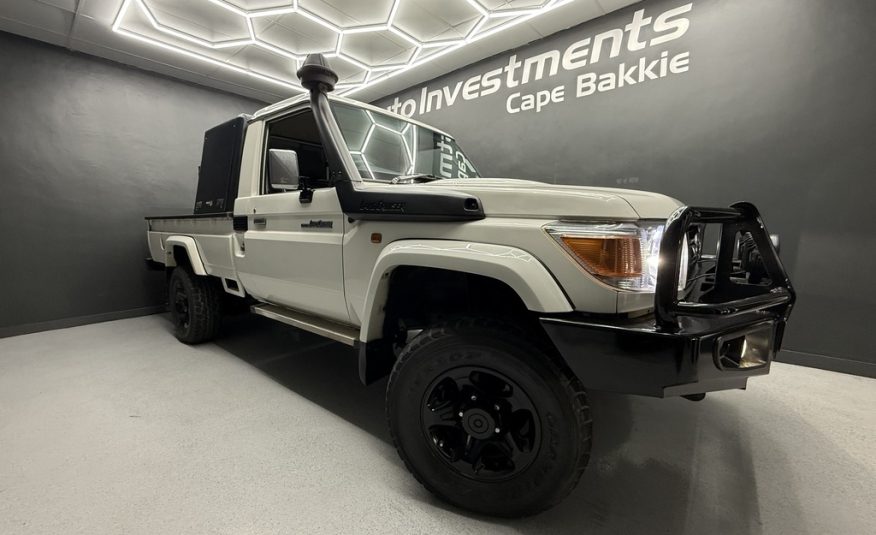 TOYOTA LAND CRUISER PICK UP