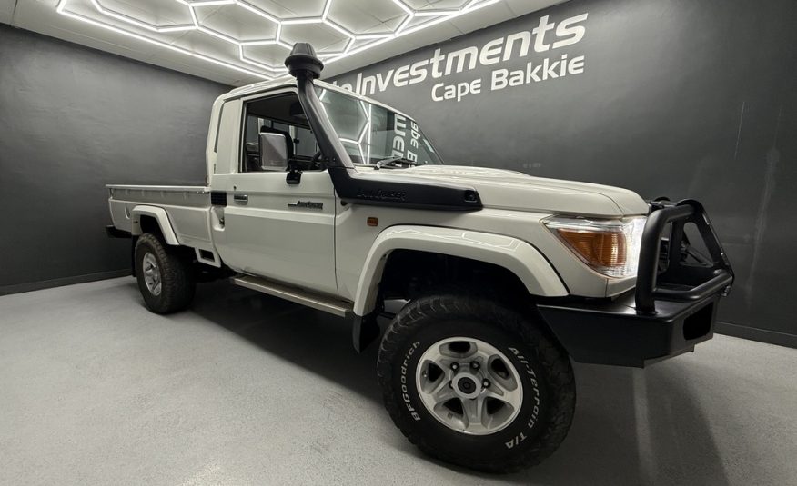 TOYOTA LAND CRUISER PICK UP
